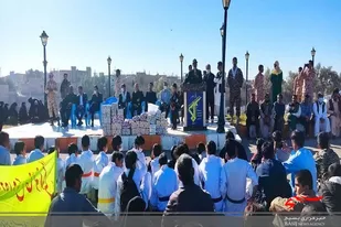 به مناسبت هفته بسیج همایش پیاده روی خانوادگی درشهرستان زهک برگزار شد