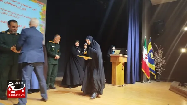 همایش تجلیل از خانواده برتر پایور
