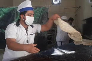 توزیع ۵ هزار نان توسط یک نانوایی در گناوه