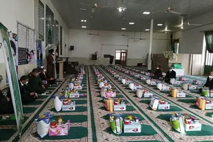 توزیع ۱۰۰ بسته کمک معیشتی بین نیازمندان در بجستان