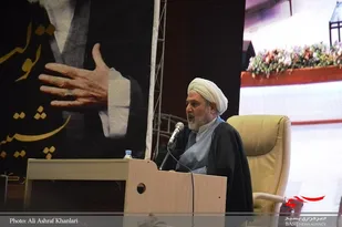 کسانی که نماز را سبک بشمارند به 15 بلا مبتلا می شوند/ نماز گواهینامه عبور از پل صراط است