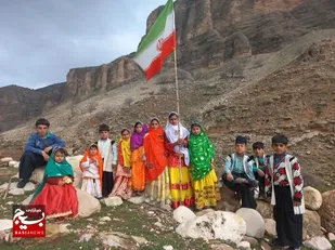 برای رسیدن به دانش&zwnj;آموزانم "دل به آب می&zwnj;زنم"