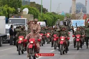 شرکت پایوران وبسیجیان در رژه نیروهای مسلح29 فروردین