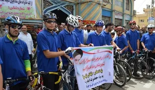 دوچرخه سواران نکایی به عشق امام روح الله رکاب می زنند
