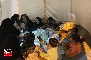 ایستگاه نقاشی فرصتی برای پرورش خلاقیت کودکان در حاشیه تجمعات در هامون است