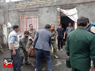 سیل همدلی جهادگران بسیجی طرقبه در یاری رساندن به سیل&zwnj;زدگان + فیلم + عکس