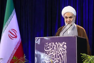 باید کرامت کارگران محفوظ بماند/ مملکت بر پایه دلسوزی متعهدانه و مؤمنانه کارگران عزیز برپاست
