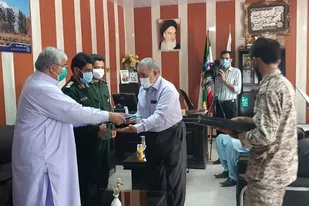 از خانواده های شاهد ،ایثارگر و رزمندگان جامعه اصناف خاش تجلیل شد