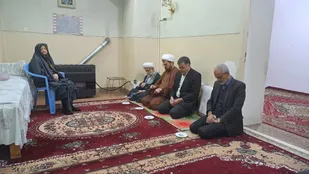 دیدار مسئولین اردکان با خانواده شهید ترابی