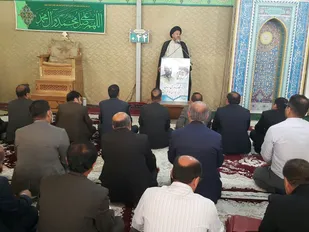 دیدار جمعی از اساتید بسیجی استان با آیت الله ملک حسینی / باید حرکت&zwnj;های جهادی را در جامعه شروع کرد