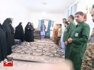 تقدیر از بسیجی فعال به مناسبت گرامیداشت هفته بسیج در بزمان