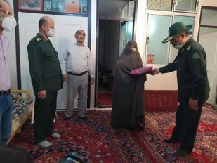 سردار غیاثی راد با تعدادی از خانواده های شهدا و جانبازان در قزوین