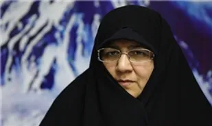 حضور بانوان در ورزشگاه ها پشت پا زدن به هویت ملی ما است