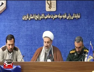 کسی که تخصصی در مسوولیت ندارد نااهل است