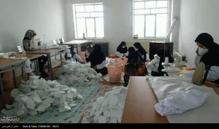 تولید ۷۰ گان و روزانه ۵ هزار ماسک توسط بانوان بسیجی در تویسرکان