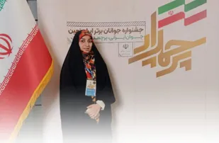 شاعر ابرکوهی و عضو انجمن شعر و ادب ترنم بسیج هنرمندان شهرستان ابرکوه، پرچمدار جشنواره جوانان برتر ایران زمین