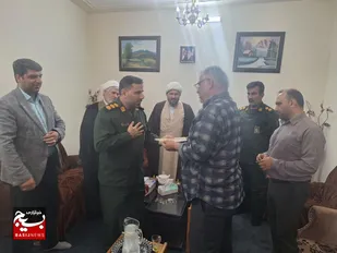 فرمانده ناحیه مقاومت بسیج گتوند با رزمنده پیشکسوت حاج عبدالکریم محرابی دیدار کرد