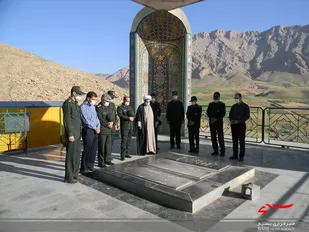 غباررویی مزار شهدای گمنام دریادمان شهداءشهرستان هرسین