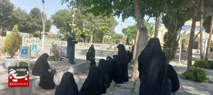 زائران گلستان شهدای اصفهان