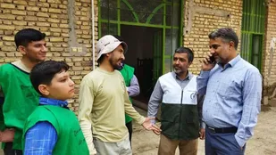 حضور ۶ گروه جهادی از نیرو های بسیجی در منطقه سیل زده فیض&zwnj;آباد شهرستان راور