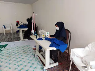 دوخت گان و لباس بیمارستان به همت بانوان بسیجی حسینیه اعظم زنجان