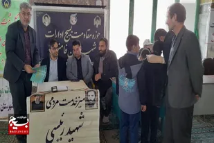 برگزاری میز خدمت ادارات شهرستان فامنین به مناسبت دهه فجر