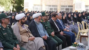 حضور فرمانده و پاسداران سپاه الغدیر در مدارس استان و قدردانی از معلمان