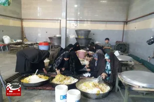 خدمات&zwnj;رسانی گروه&zwnj;های جهادی به زائرین حسینی در موکب امام رضا (ع) روستای رباط شورین