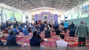 میزبانی مسجد حاج کاظم آذرشهر از نمازگزاران جمعه
