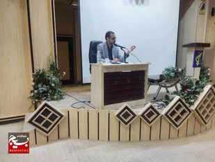 هدف اصلی دشمن همراه کردن مردم ایران با خود است
