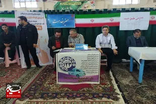 برپایی میز خدمت و تجلیل از پدران شهدا در حاشیه نمازجمعه بهار&nbsp;&nbsp;&nbsp;&nbsp;