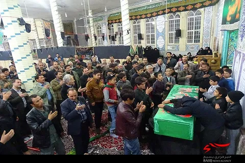 مراسم شبی با شهید مدافع حرم «محمدانور بخشی» در دلیجان برگزار شد