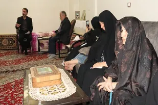 دیدار فرمانده ناحیه مقاومت بسیج کبودراهنگ با خانواده شهید حسین عربی