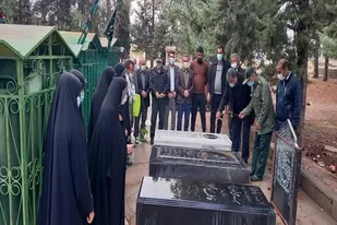 غبار روبی قبور والدین شهدا شهرستان بیضا