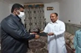 دیدار فرمانده ناحیه سپاه دلگان با خانواده شهدای گلمورتی