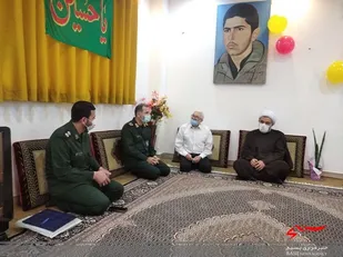 دیدار نوروزی فرمانده ومسئول دفتر نمایندگی سپاه کربلا با خانواده شهدا