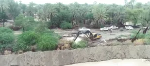 تقویت سیل بند در روستا های سیل زده شهرستان میناب توسط سپاه