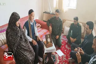 دیدار جمعی از پاسداران حوزه حضرت رسول(ص) رزن با خانواده شهدا