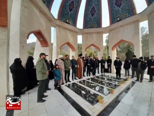 غبارروبی و عطر افشانی قبور مطهر شهدای گمنام