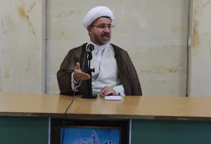 لازمه شناخت دشمن کسب بصیرت است