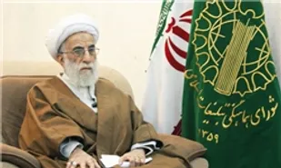 استقبال مردم از عمار انقلاب با دست نوشته&laquo;به مظلومیت شهید بهشتی،به سادگی رجایی&raquo;