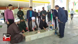 به مناسبت روز شهید مزار مطهر شهدا در گتوند گلباران شد