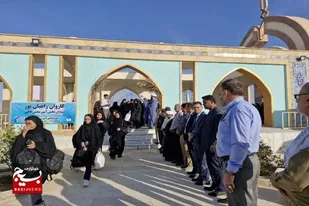 اعزام ۹۰ نفر دانش آموز دختر شهر کاکی وبادوله شهرستان دشتی به مناطق عملیاتی جنوب