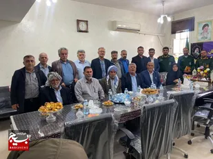 جمعی از بسیجیان و رزمندگان دفاع مقدس رامشیر به مناسبت روز پاسدار و جانباز&nbsp;