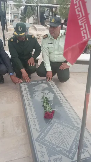 غبارروبی و عطرافشانی قبور شهدای روستای فراغه برگزار شد
