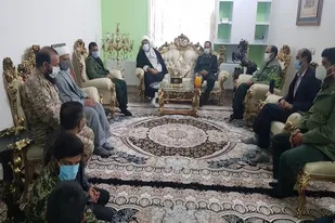 دیدار جمعی از مسئولین از خانواده معظم شهید محمد گلدوی
