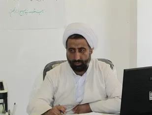 رمز حیات اسلام و انقلاب پیروی از راه حسین (ع) هست
