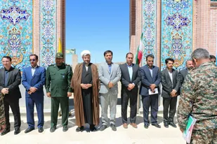همزمان با آغاز هفته دولت، آیین عطر افشانی و گلباران مزار شهدا با حضور مسئولان شهرستان رازوجرگلان برگزار شد.