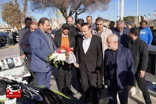 معاون رئیس&zwnj;جمهور و رئیس بنیاد شهید به مقام شهدای قزوین ادای احترام کرد&nbsp;