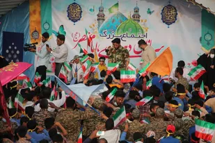 همخوانی سرود &ldquo;سلام فرمانده&rdquo; در رودان با حضور پرشور دهه نودی ها